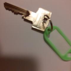 (huis)sleutel met groen label, amint azt az iLostnak jelentették.