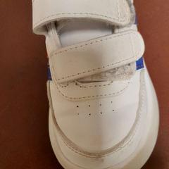 Chaussure blanche, a été signalé par TCL utilisant iLost