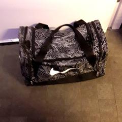 ジムバッグ Zwart en wit Nike がiLostで EBS Tramplein によって報告されました
