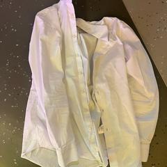 Overhemden white, zoals gemeld door Room Mate Bruno met iLost