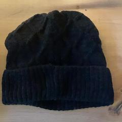 Cap Black, come riportato da MEININGER Hotel Köln West utilizzando iLost