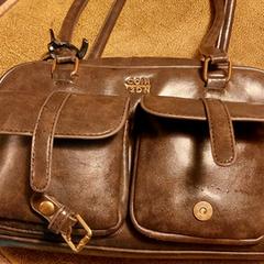 Bruine handtas، كما تم الإبلاغ عنه عبر iLost