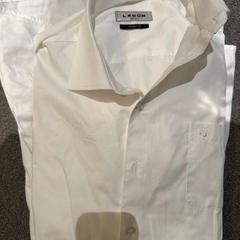 Blusa witte blouse Ledub, segundo informou Van der Valk Hotel Deventer usando iLost