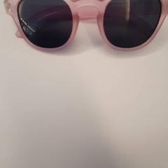 Des lunettes de soleil Kind, a été signalé par DierenPark Amersfoort utilisant iLost