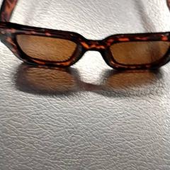 Sluneční brýle Schildpad, jak nahlášeno IKEA Utrecht pomocí iLost