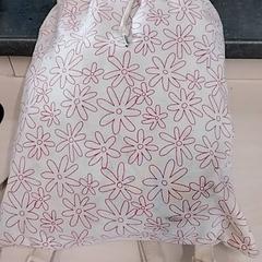 Gym sack Wit/ rood bloemen, rapporterat av Arriva Limburg Zuid med iLost