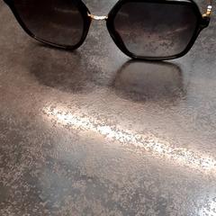 Solbriller, som rapportert av Rotterdam The Hague Airport ved bruk av iLost