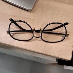 Óculos, como reportado por IKEA Paris - Italie Deux utilizando o iLost