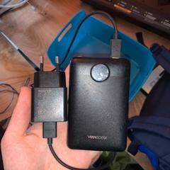 Powerbank Met oplader, zwart, zoals gemeld door Into The Great Wide Open met iLost