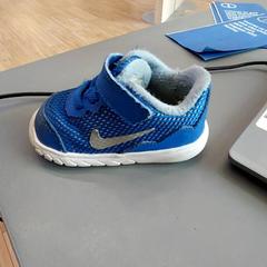 Sko Pour enfant paire gauche, rapporterat av IKEA Nantes med iLost