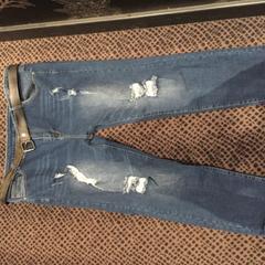 بنطلون جينز، كما تم الإبلاغ عنه بواسطة Van der Valk Hotel Vianen عبر iLost