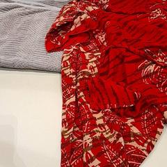 Teppe Grijze deken/rood pak, som rapportert av Van der Valk Hotel Schiphol ved bruk av iLost