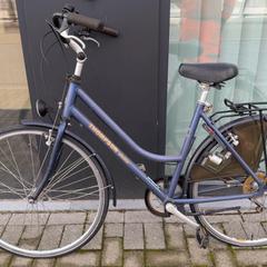 Damesfiets thompson blauw Banden lek, jak nahlášeno Fietsdepot Diepenbeek pomocí iLost