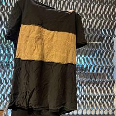 Camisa Zwart met bruine accenten, segons ha informat Van der Valk Hotel Deventer mitjançant iLost