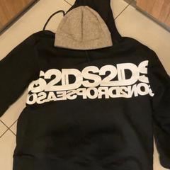 Sweater & Beanie, as reported by MEININGER Hotel Marseille Centre la Joliette using iLost