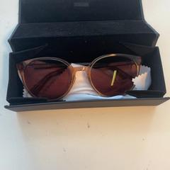 サングラス Joseph がiLostで Pathé Schouwburgplein によって報告されました