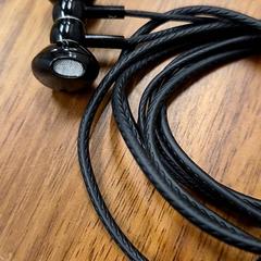 Ecouteur Zwart met kabel, a été signalé par Universiteitsbibliotheek Universiteitskwartier utilisant iLost