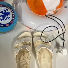 Pilota de futbol & Carregador usb, segons ha informat Silver Sands Beach mitjançant iLost