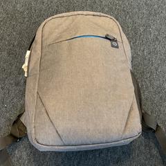 حقائب الظهر والحقائب النهارية، كما تم الإبلاغ عنه بواسطة Breng Arnhem عبر iLost