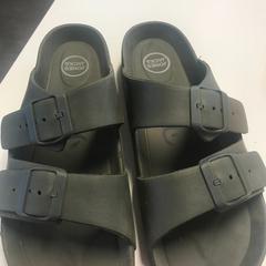 Badslippers, zoals gemeld door Avonturenpark Hellendoorn met iLost