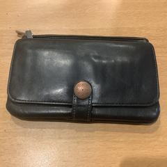 Billetera Nicole habert, ha sido reportado por Gemeente Amsterdam con iLost