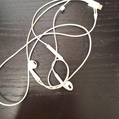 Earphone Blanc. Usbc, as reported by IKEA Rouen Tourville-La-Rivière using iLost