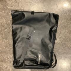 İLost kullanarak Gemeente Amsterdam - Bureau Gevonden Voorwerpen tarafından bildirildiği gibi Çanta Steenvoort