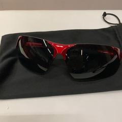 Des lunettes de soleil, a été signalé par IKEA横浜 utilisant iLost