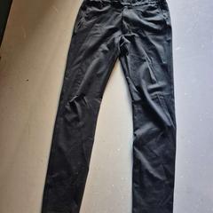 ジーンズ black がiLostで Room Mate Bruno によって報告されました