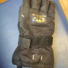Rechter 25 handschoen, as reported to iLost