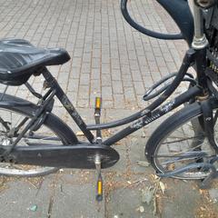 Bicicleta femenina Batavus zwart, segons ha informat Fietsendepot Weert mitjançant iLost