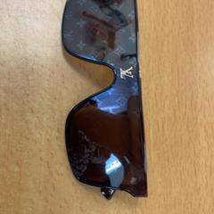 サングラス がiLostで Inntel Hotels Amsterdam Centre によって報告されました