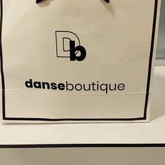 Tygkassar danseboutique, rapporterat av Centraal magazijn med iLost