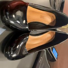 Shoe, as reported by MEININGER Hotel Bordeaux Gare Saint-Jean using iLost