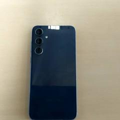 Okostelefon Samsung donker blauw, amint azt Centraal magazijn az iLost segítségével jelentette.