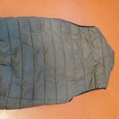 Mellény sans manche, amint azt TCL az iLost segítségével jelentette.