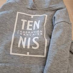 Camisola com capuz Gris, como reportado por IKEA Avignon utilizando o iLost