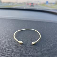 Armband, jak bylo nahlášeno na iLost