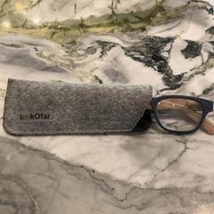 Portaocchiali con occhiali, come riportato da Van der Valk Hotel Heerlen utilizzando iLost