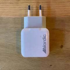 Adaptador Lobby, como reportado por MEININGER Hotel Köln West utilizando o iLost