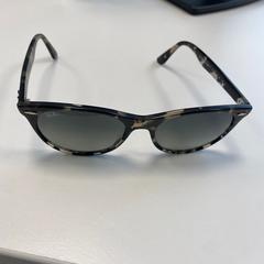Ray Ban zonnebril (vrouw), ha sido reportado a iLost