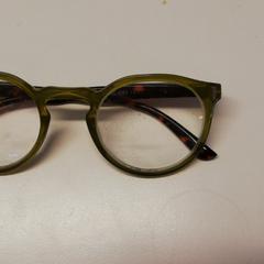 Bril Olijfgroen met patroontje, as reported by Avonturenpark Hellendoorn using iLost