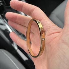 Armband, amint azt az iLostnak jelentették.