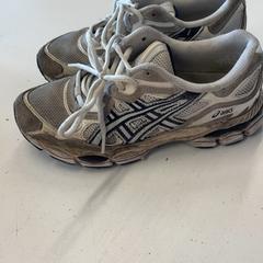 靴 がiLostで Het Amsterdamse Winterparadijs によって報告されました