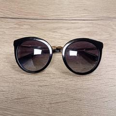 Sonnenbrille Zwarte bril met gouden accenten, gemeldet von Van der Valk Hotel Sneek über iLost