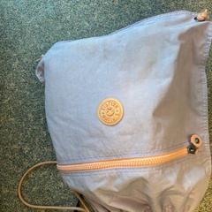 Bolsa de ginástica, como reportado por Regio Oost-Vlaanderen utilizando o iLost