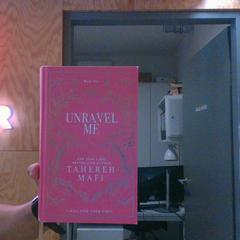 Book Pink, Title - Unravel Me, as reported by MEININGER Hotel Innsbruck Zentrum using iLost