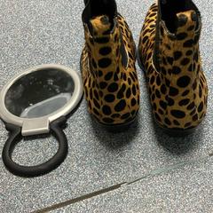 Bottes & Miroir, a été signalé par Sheraton Brussels Airport Hotel utilisant iLost