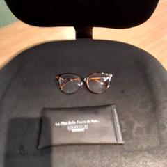 Estuche para lentes con lentes, segundo informou IKEA Villiers-sur-Marne usando iLost