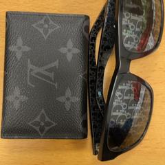 Sunglasses & Wallet, as reported by Inntel Hotels Amsterdam Centre using iLost